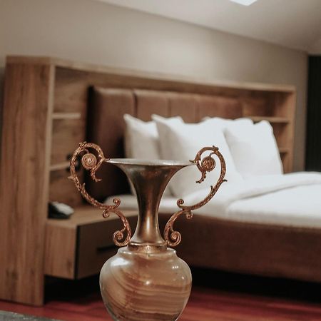 Monun Boutique Hotel ティラナ エクステリア 写真
