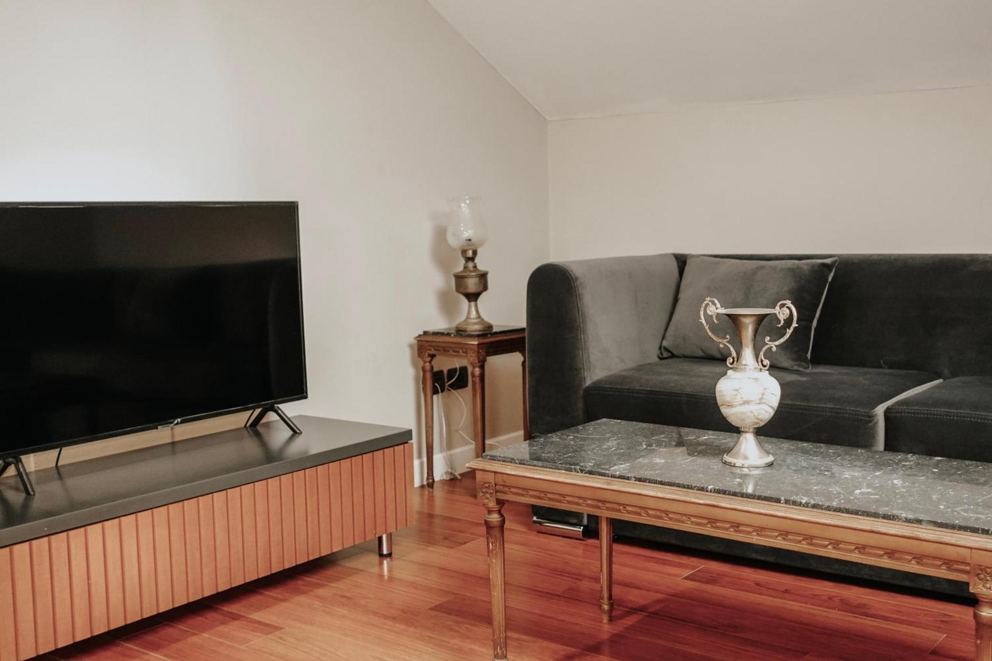 Monun Boutique Hotel ティラナ エクステリア 写真