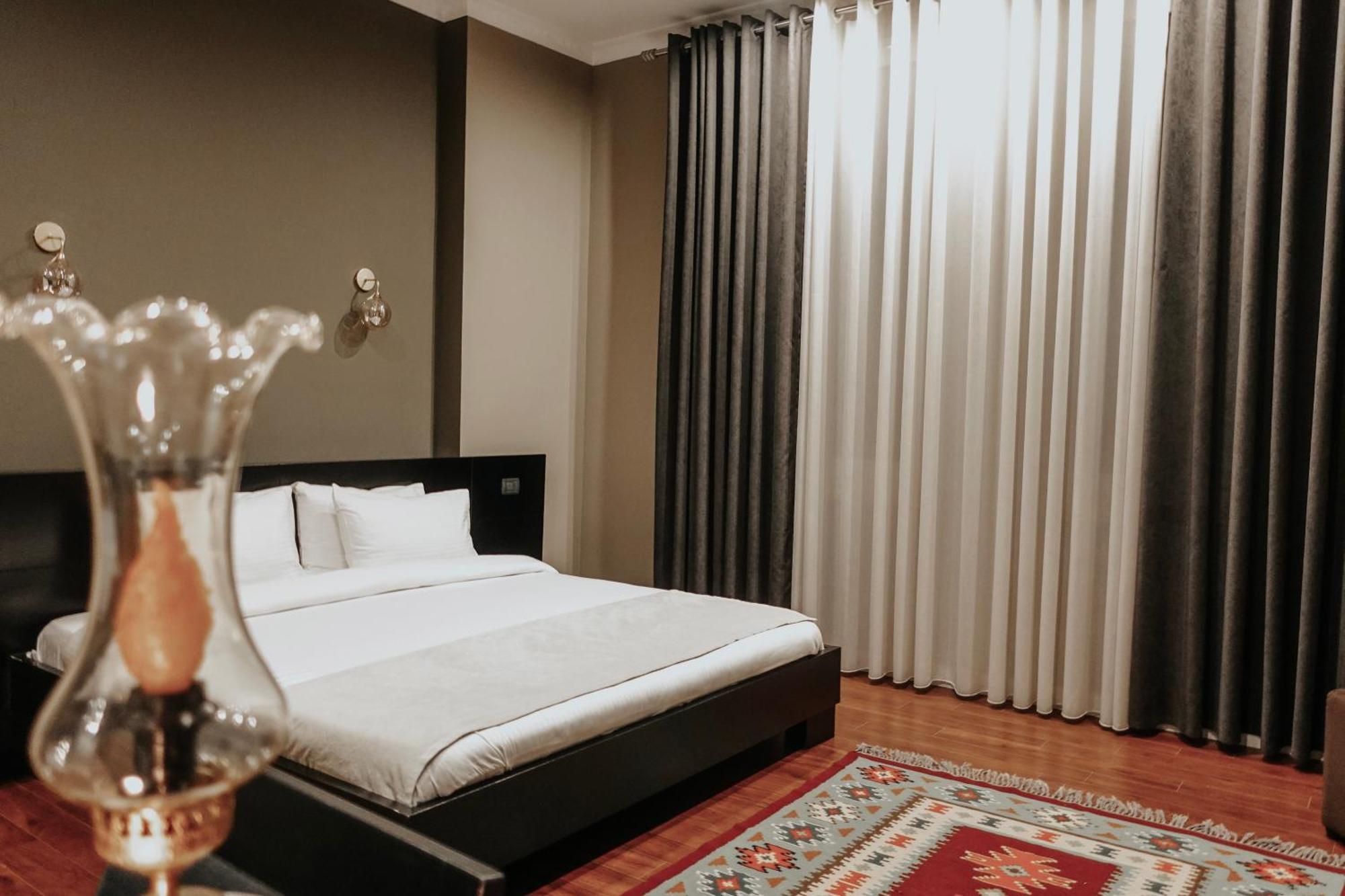 Monun Boutique Hotel ティラナ エクステリア 写真