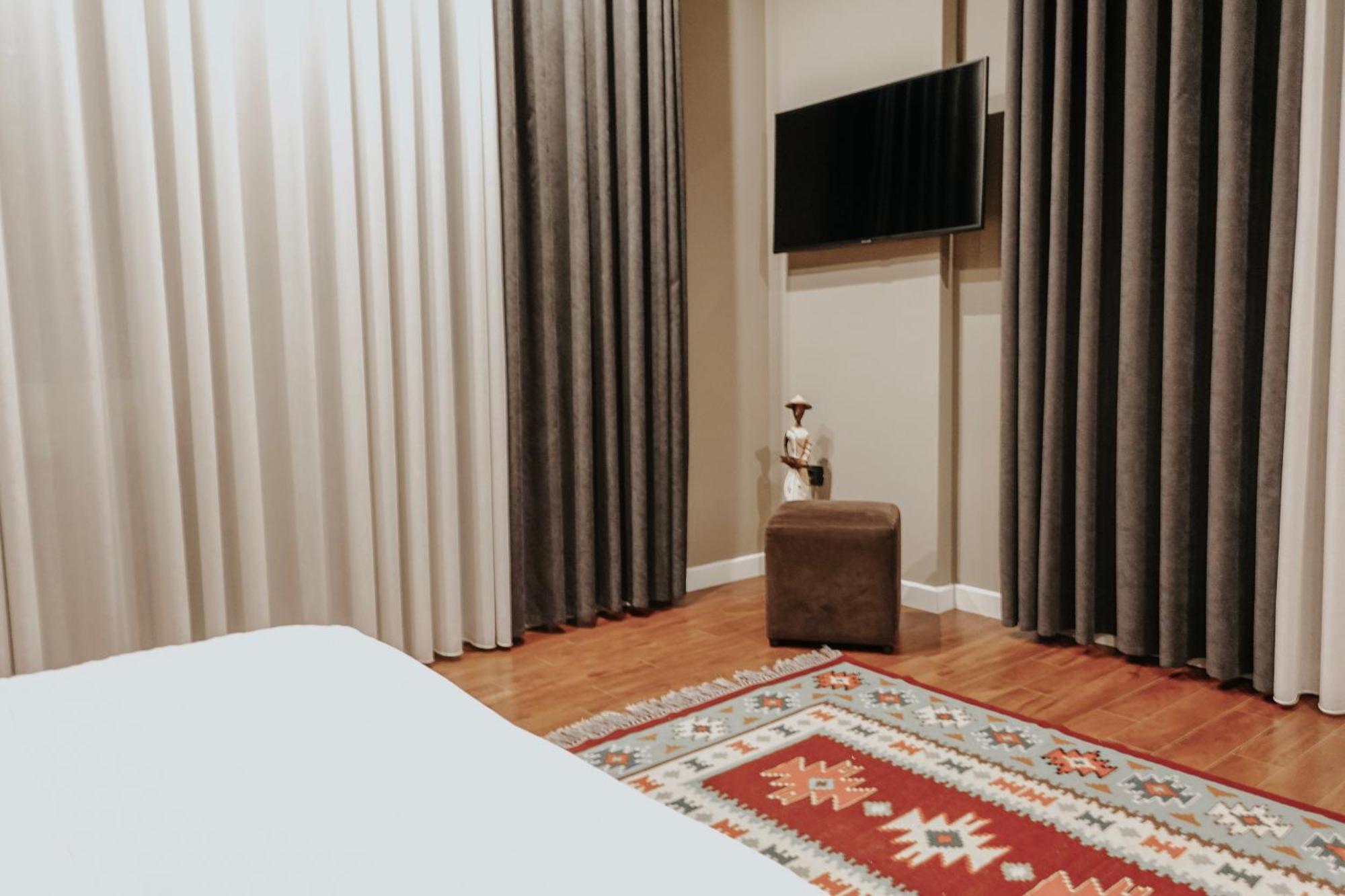 Monun Boutique Hotel ティラナ エクステリア 写真