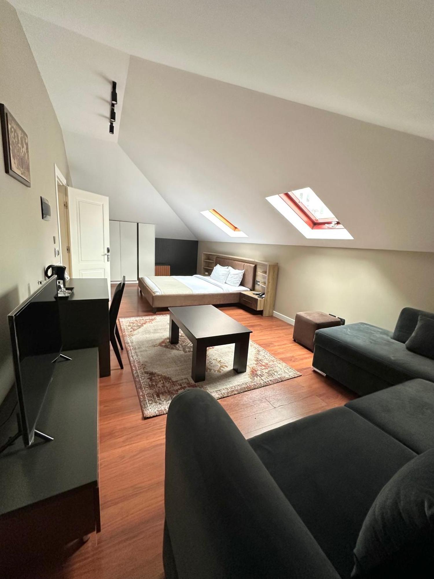 Monun Boutique Hotel ティラナ エクステリア 写真