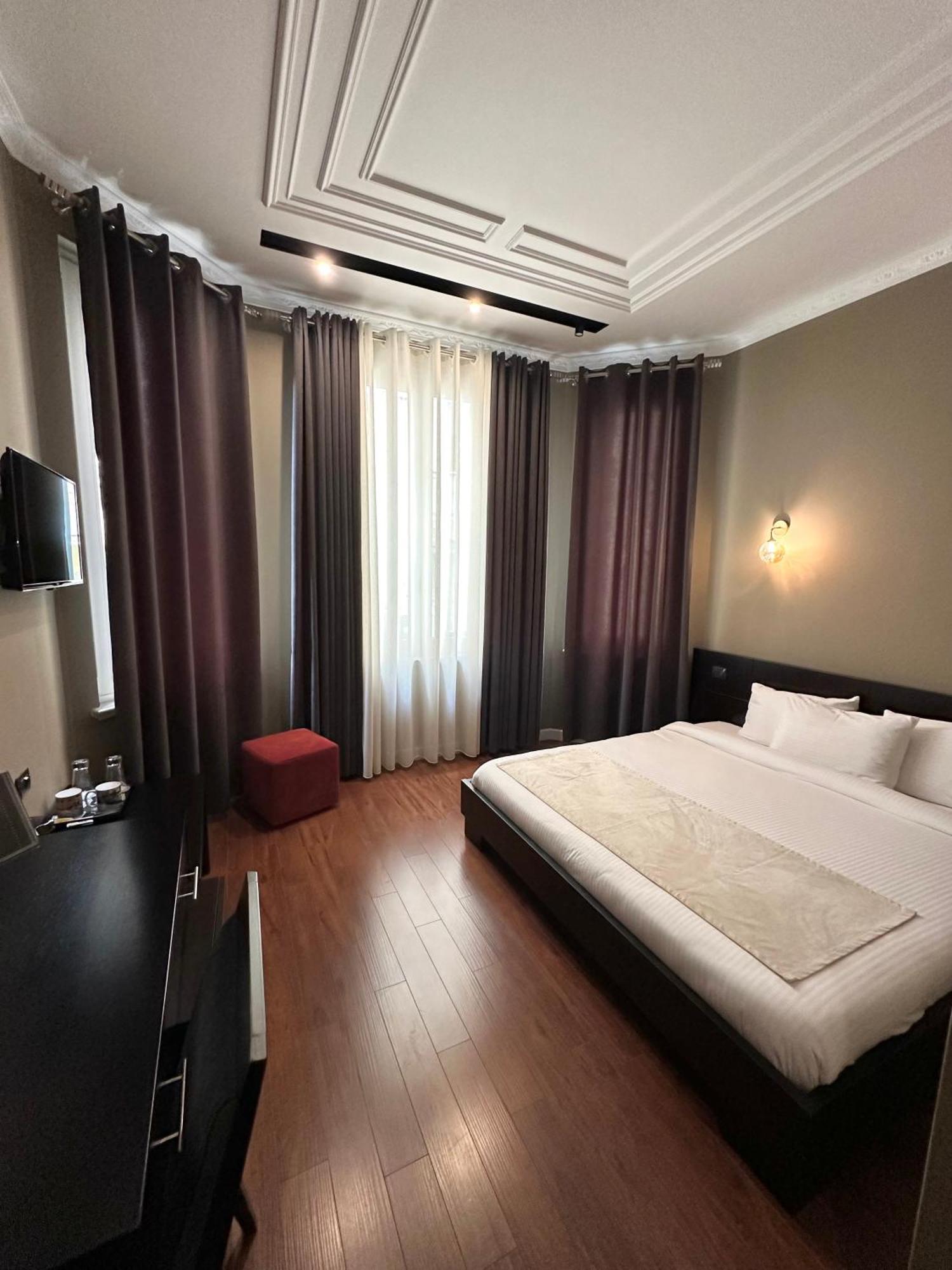 Monun Boutique Hotel ティラナ エクステリア 写真