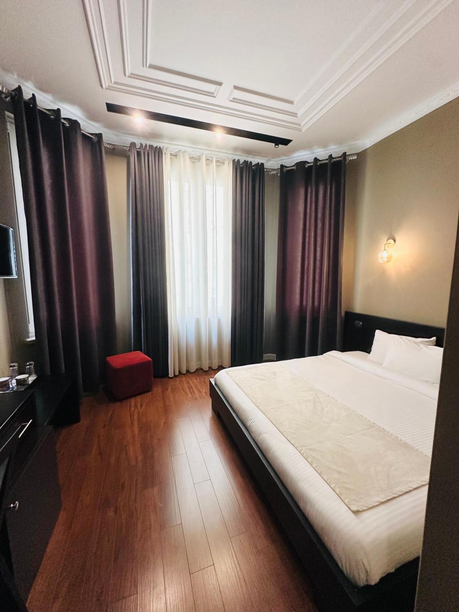 Monun Boutique Hotel ティラナ エクステリア 写真