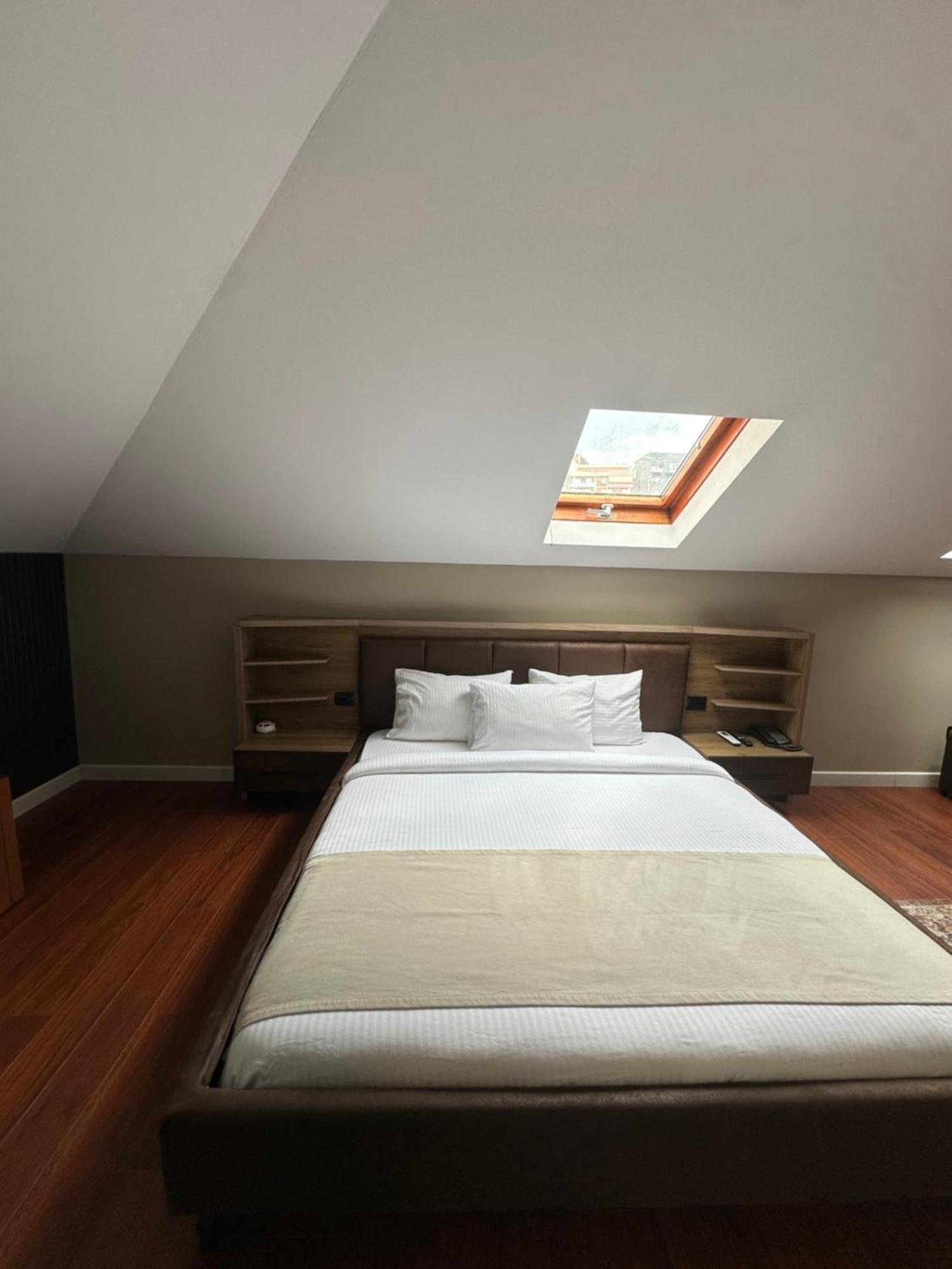 Monun Boutique Hotel ティラナ エクステリア 写真